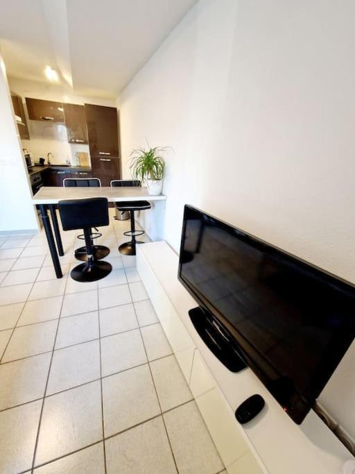 ואלנס Agreable Appartement T2 Centre Ville מראה חיצוני תמונה